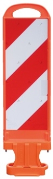 Leitboy II, pointing to the right - horizon